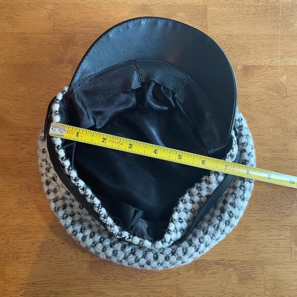 NWOT H&M black white newsboy cap with faux leather black band and bill - Picture 9 of 10